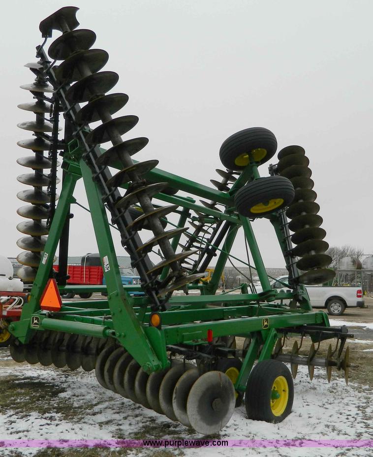 image for item D8771 John Deere 235 32' disk