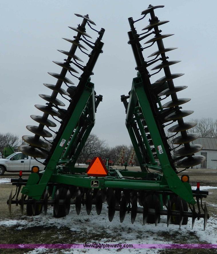 image for item D8771 John Deere 235 32' disk