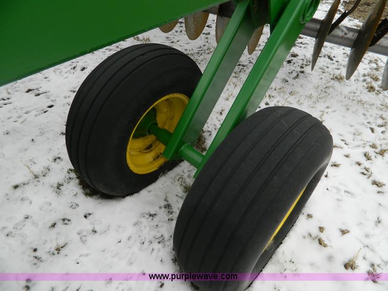 image for item D8771 John Deere 235 32' disk