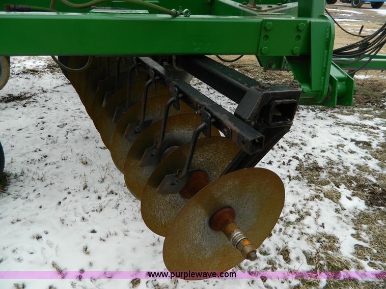 image for item D8771 John Deere 235 32' disk