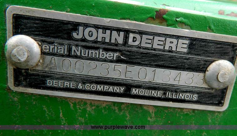 image for item D8771 John Deere 235 32' disk