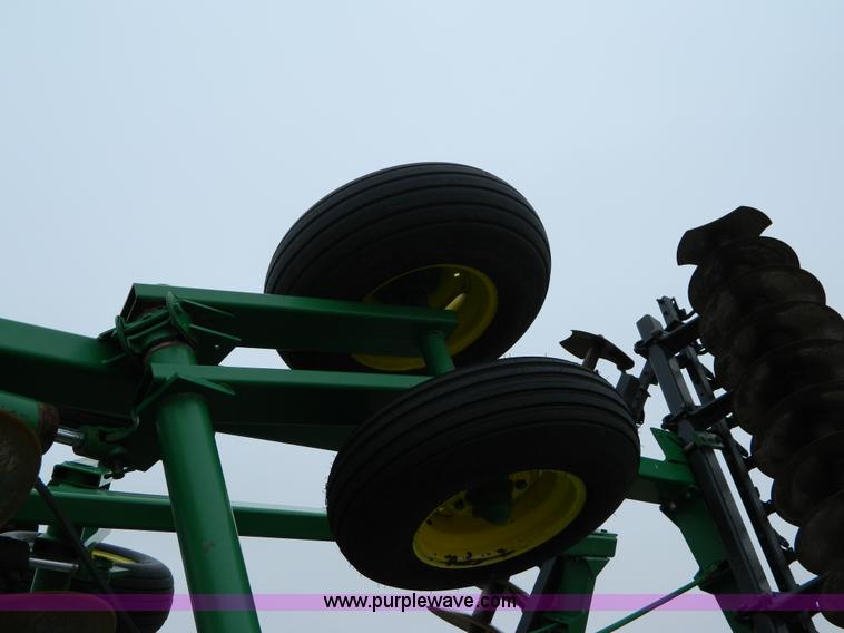 image for item D8771 John Deere 235 32' disk