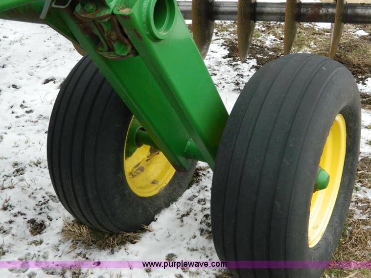 image for item D8771 John Deere 235 32' disk