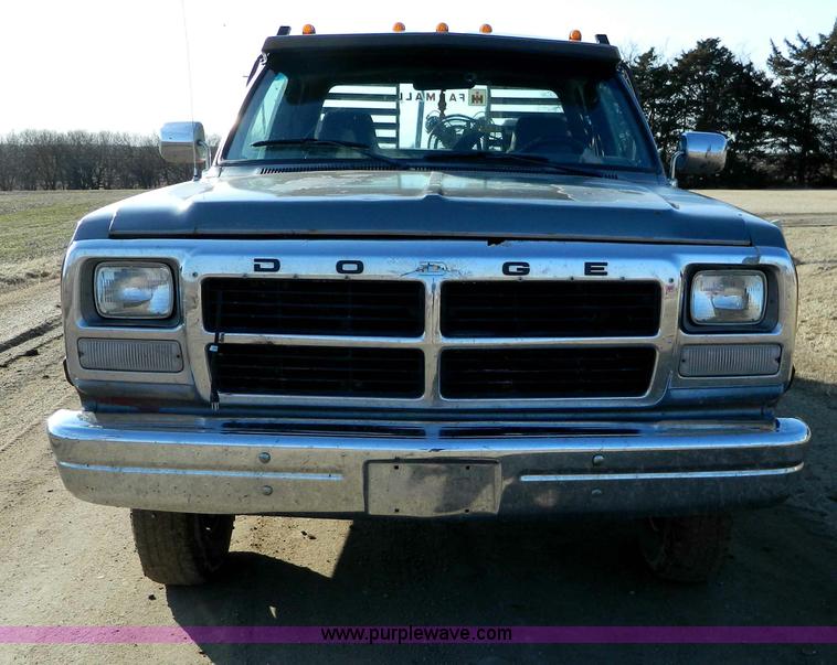 image for item D8846 1992 Dodge Power Ram 3500 club cab pickup truck