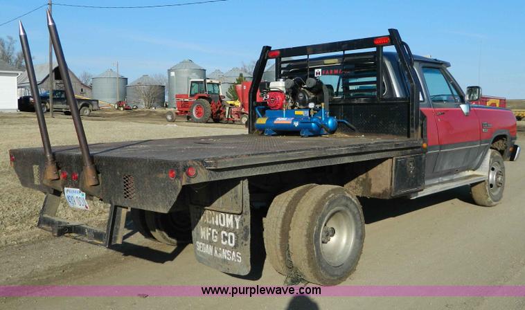 image for item D8846 1992 Dodge Power Ram 3500 club cab pickup truck