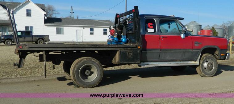 image for item D8846 1992 Dodge Power Ram 3500 club cab pickup truck