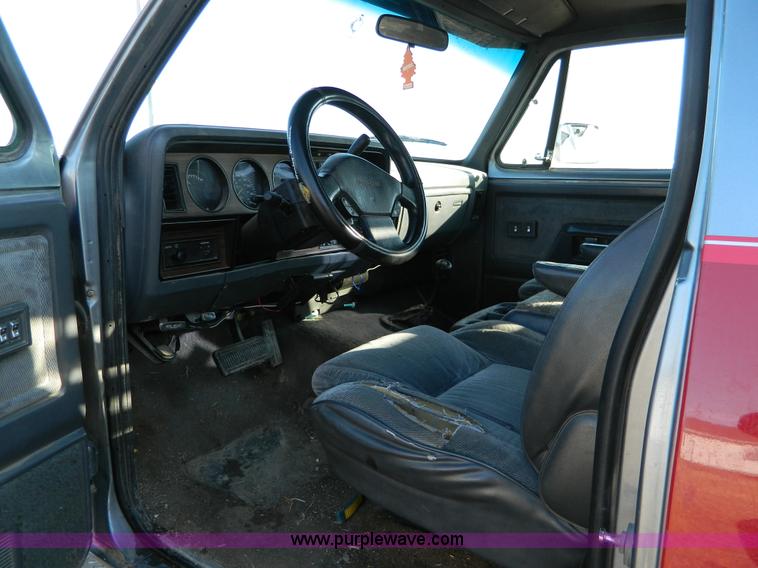 image for item D8846 1992 Dodge Power Ram 3500 club cab pickup truck