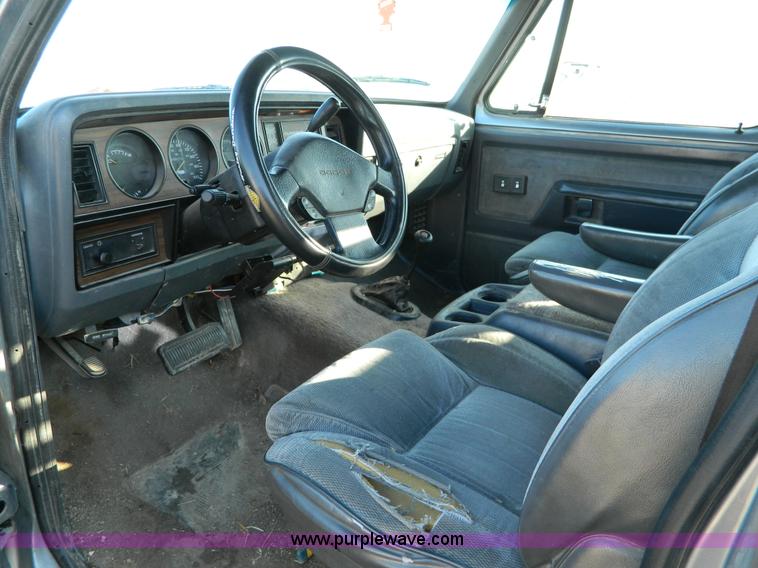 image for item D8846 1992 Dodge Power Ram 3500 club cab pickup truck