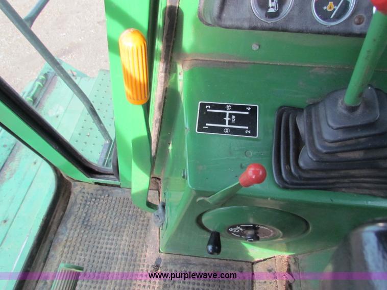 image for item D9139 John Deere 7700 combine