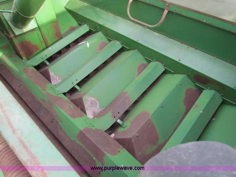 image for item D9139 John Deere 7700 combine