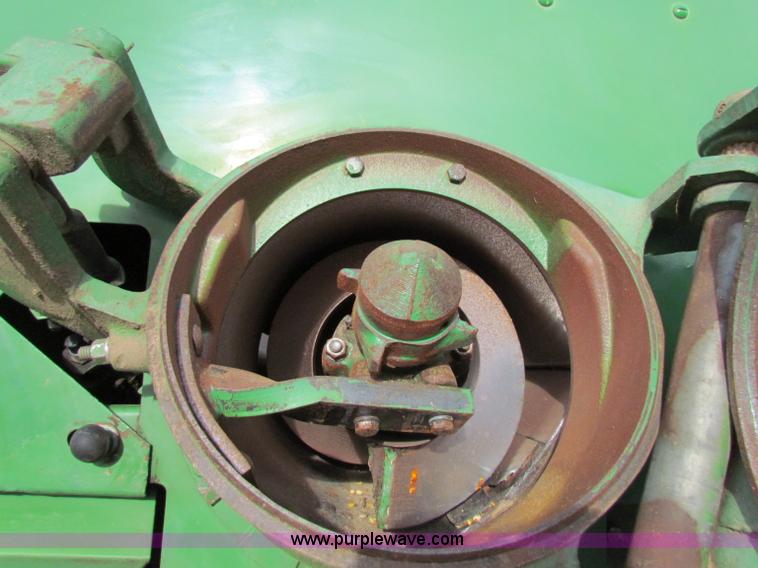 image for item D9139 John Deere 7700 combine