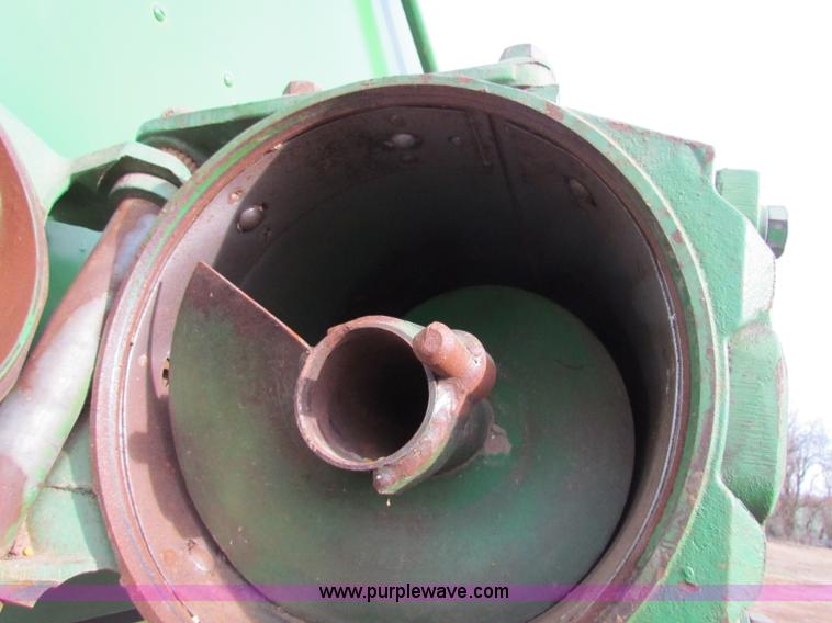 image for item D9139 John Deere 7700 combine