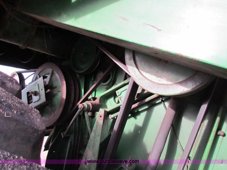 image for item D9139 John Deere 7700 combine