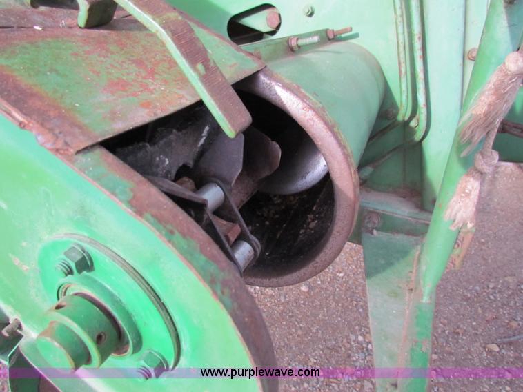 image for item D9139 John Deere 7700 combine