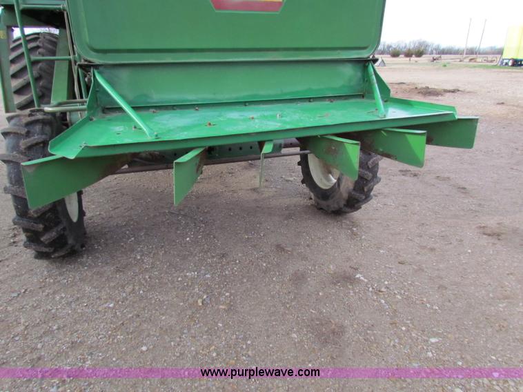 image for item D9139 John Deere 7700 combine