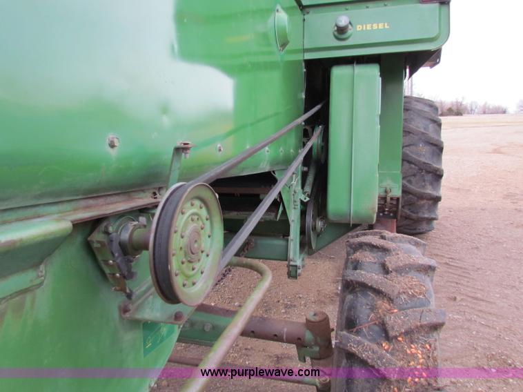 image for item D9139 John Deere 7700 combine