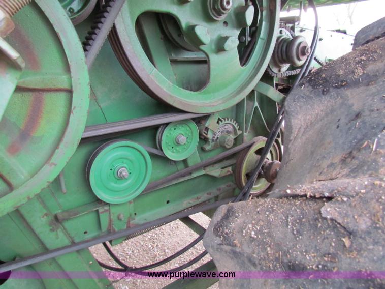 image for item D9139 John Deere 7700 combine