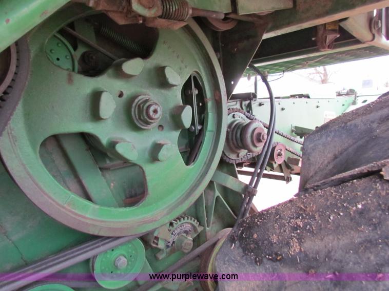 image for item D9139 John Deere 7700 combine