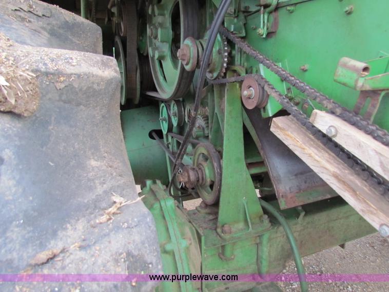 image for item D9139 John Deere 7700 combine