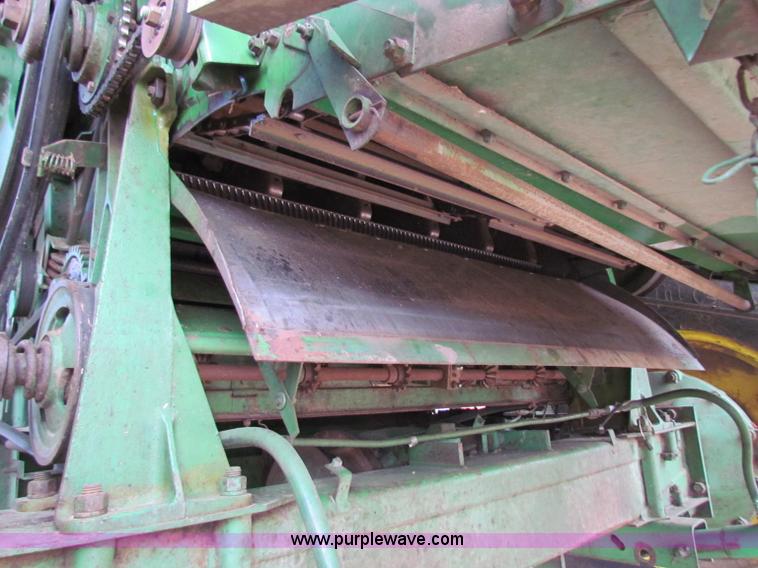 image for item D9139 John Deere 7700 combine