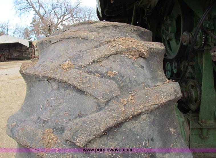 image for item D9139 John Deere 7700 combine