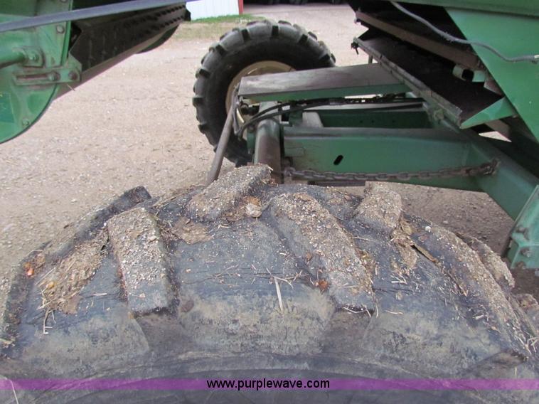 image for item D9139 John Deere 7700 combine