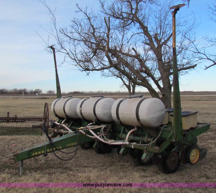 image for item D9140 1979 John Deere 7000 six row planter