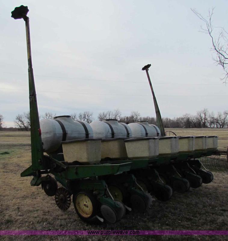 image for item D9140 1979 John Deere 7000 six row planter