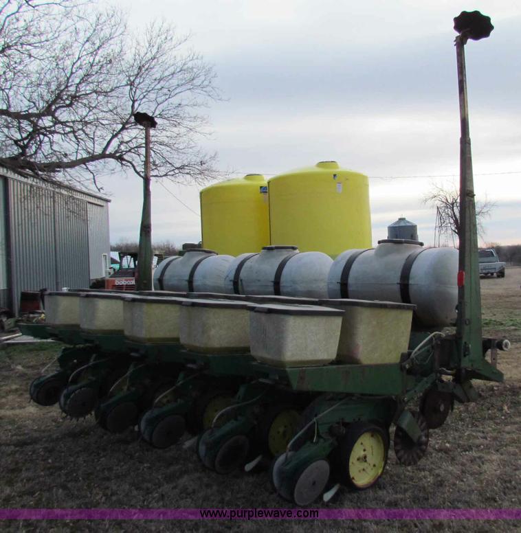 image for item D9140 1979 John Deere 7000 six row planter