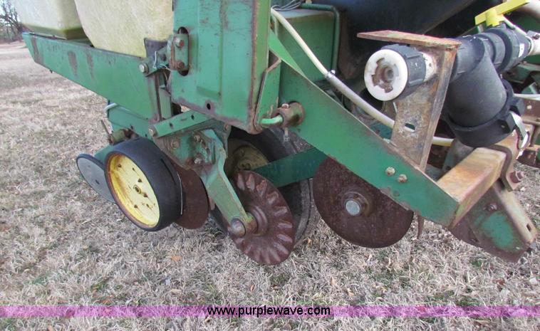 image for item D9140 1979 John Deere 7000 six row planter