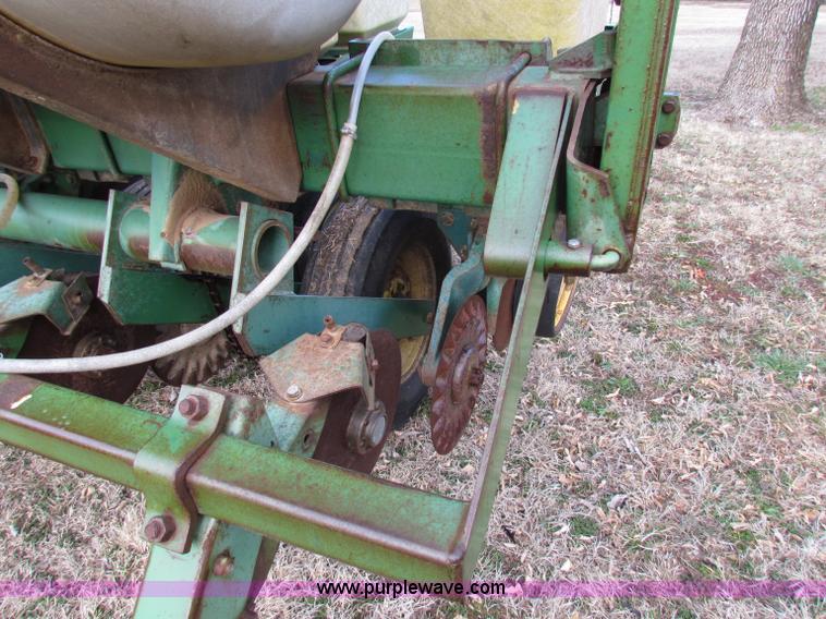 image for item D9140 1979 John Deere 7000 six row planter