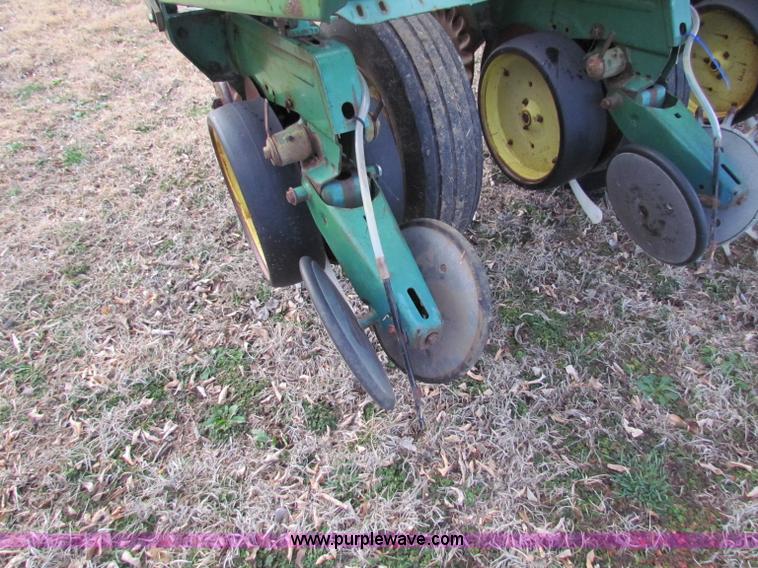 image for item D9140 1979 John Deere 7000 six row planter