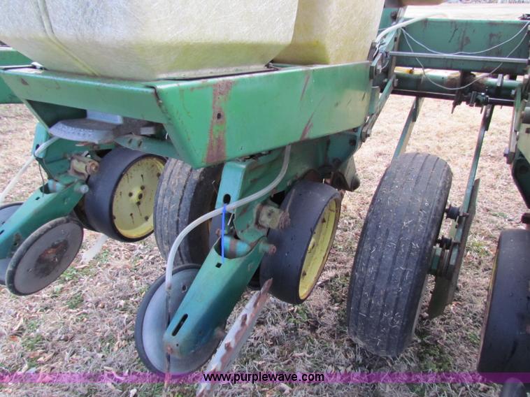 image for item D9140 1979 John Deere 7000 six row planter
