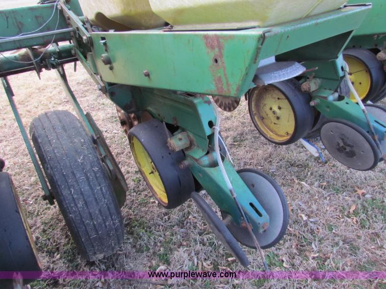 image for item D9140 1979 John Deere 7000 six row planter