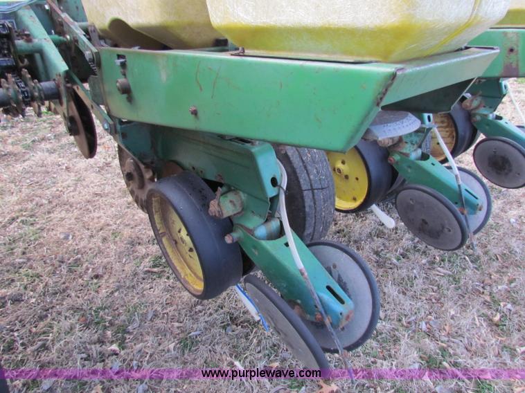 image for item D9140 1979 John Deere 7000 six row planter