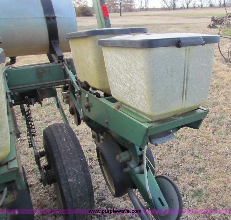 image for item D9140 1979 John Deere 7000 six row planter
