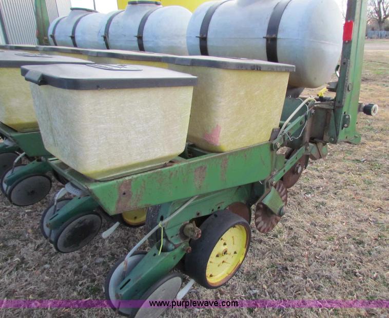 image for item D9140 1979 John Deere 7000 six row planter