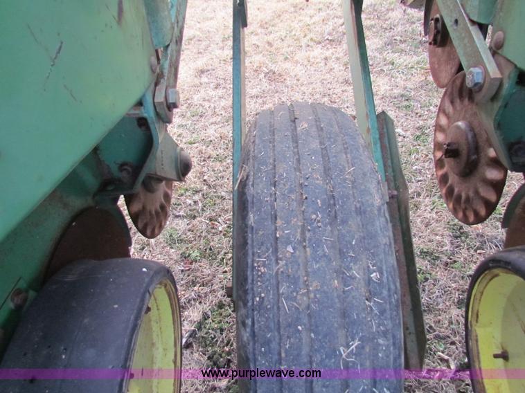 image for item D9140 1979 John Deere 7000 six row planter