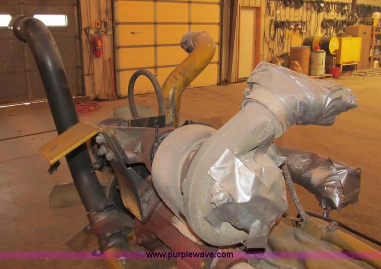 image for item G9435 1998 John Deere turbo diesel engine