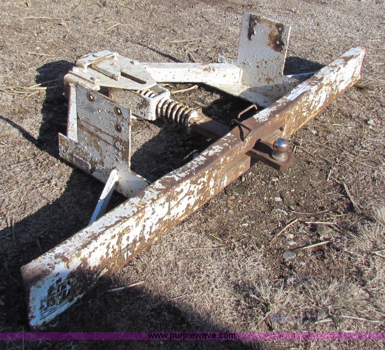 Adjustable spring loaded hitch in Lyons, KS Item I9629 sold Purple Wave