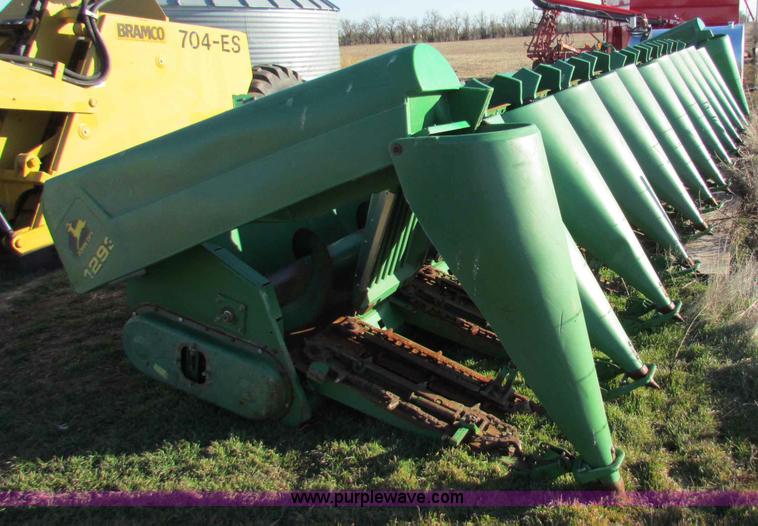 image for item I9641 1997 John Deere 1293 corn head