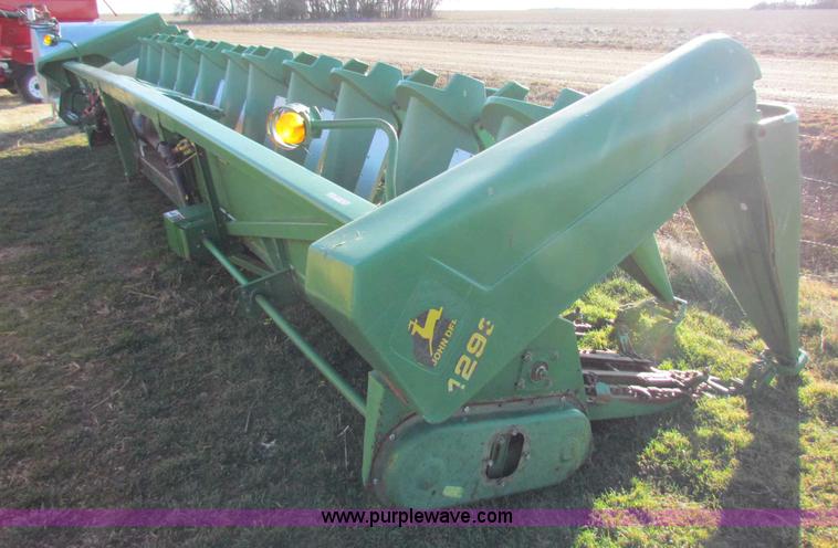 image for item I9641 1997 John Deere 1293 corn head
