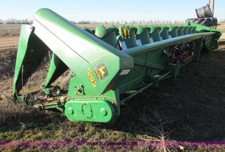image for item I9641 1997 John Deere 1293 corn head