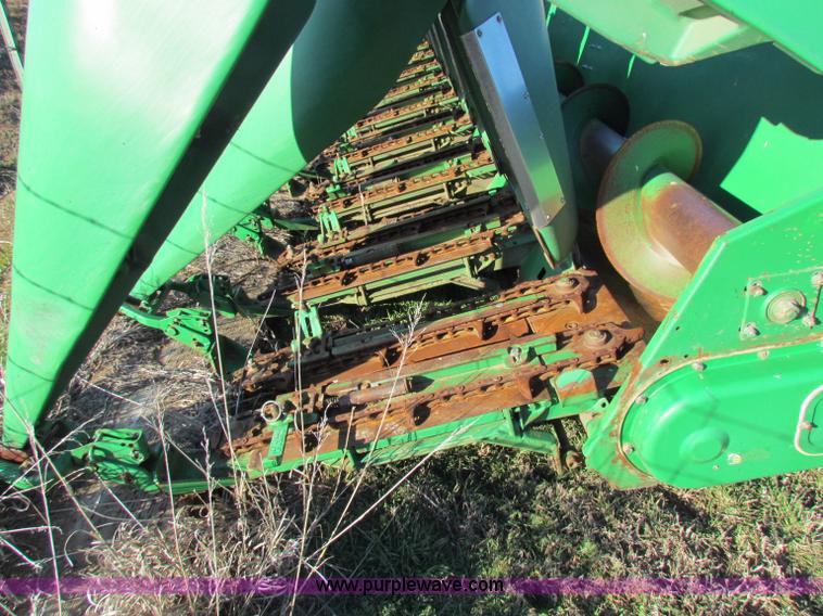 image for item I9641 1997 John Deere 1293 corn head