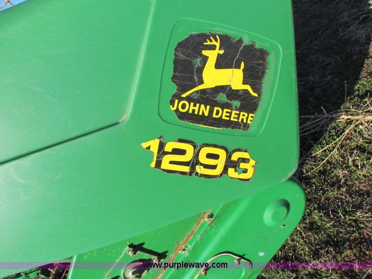 image for item I9641 1997 John Deere 1293 corn head