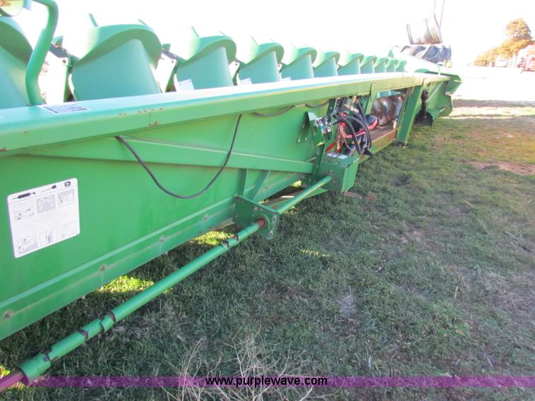 image for item I9641 1997 John Deere 1293 corn head