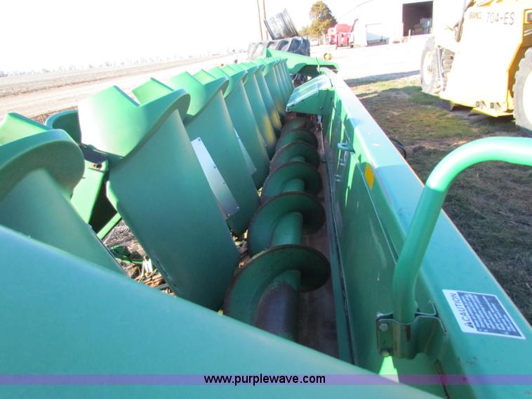image for item I9641 1997 John Deere 1293 corn head
