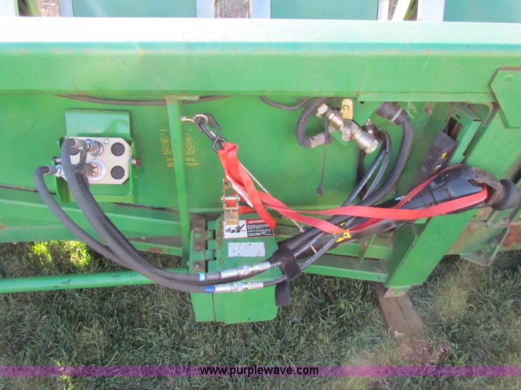 image for item I9641 1997 John Deere 1293 corn head