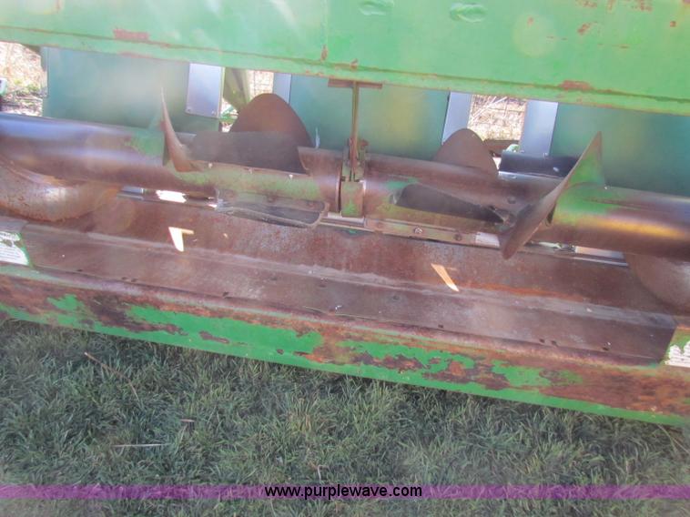 image for item I9641 1997 John Deere 1293 corn head