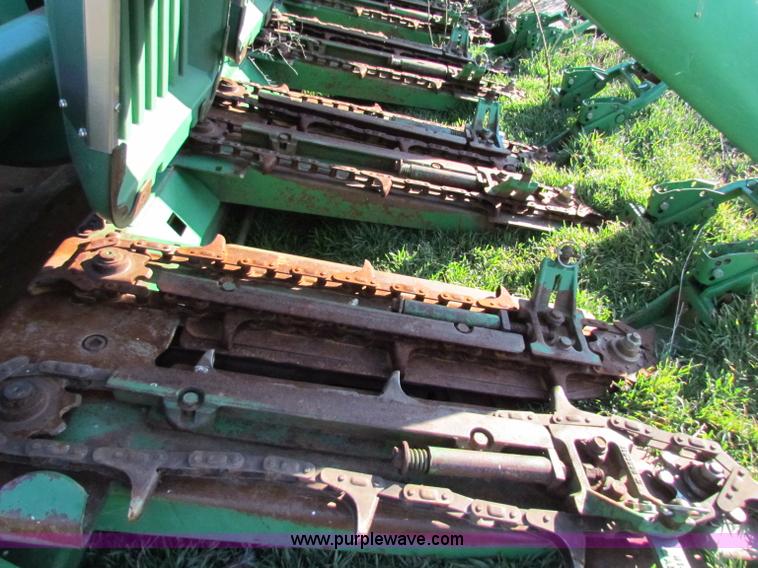image for item I9641 1997 John Deere 1293 corn head